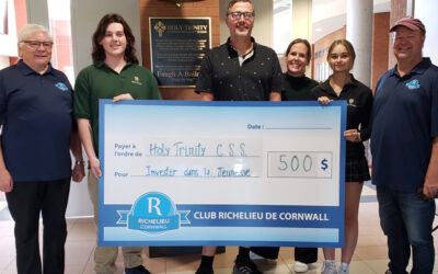 Le Club Richelieu valorise les métiers spécialisés – (Remise d’un chèque de 500$ à Holy Trinity Catholic School)